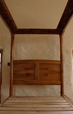 Four-Poster Bed with Drawers Image 4